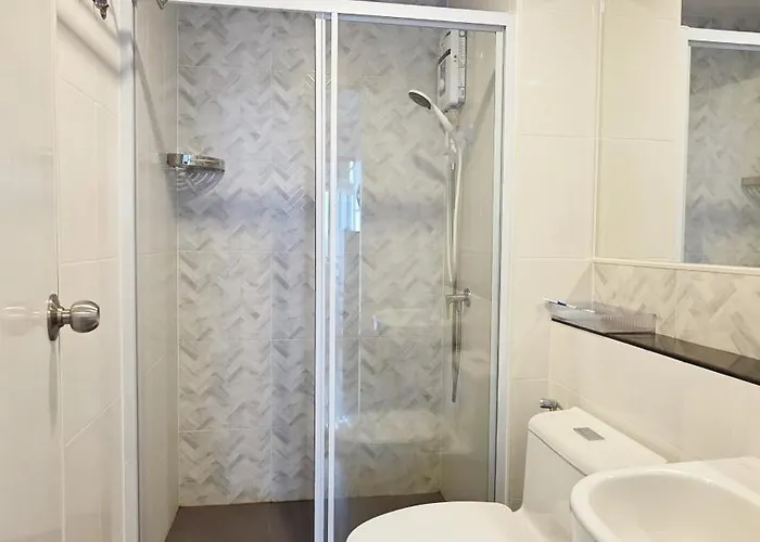 A2534 Monthly Skytrain Minutes Away Full Kitchen And Bath! 30bkk *
