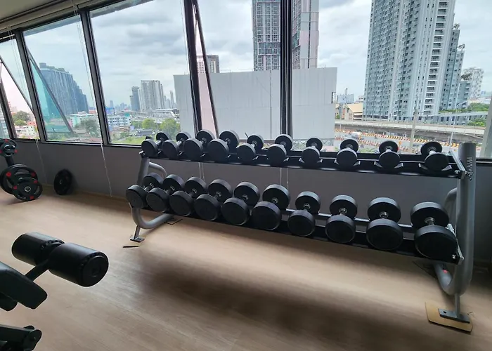 A2534 Monthly Skytrain Minutes Away Full Kitchen And Bath! 30bkk