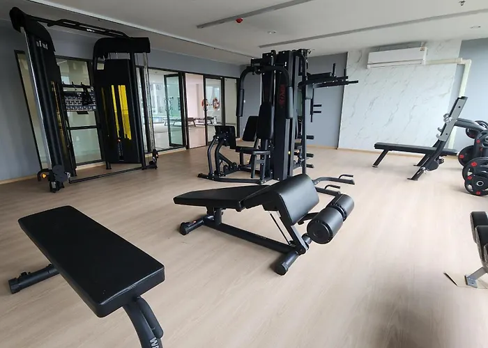 A2534 Monthly Skytrain Minutes Away Full Kitchen And Bath! 30bkk アパート *