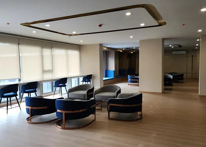 A2534 Monthly Skytrain Minutes Away Full Kitchen And Bath! 30bkk *