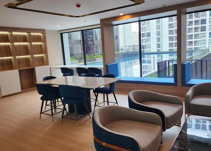 A2534 Monthly Skytrain Minutes Away Full Kitchen And Bath! 30bkk *
